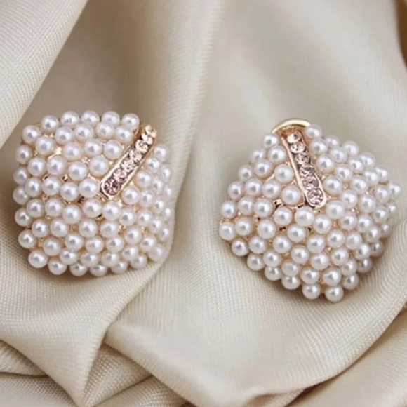 Jewelry - Square Pearlized Luxury Elegant Earrings
